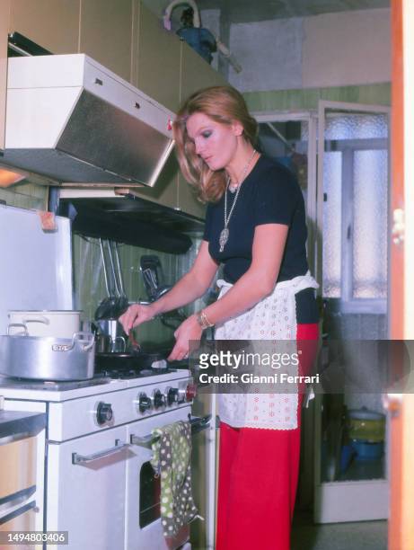 Argentine actress Rossana Yanni cooking, Madrid, Spain, 1973