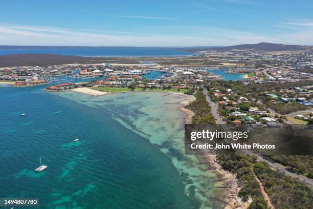 lincoln cove marina. port lincoln. south australia. - porto lincoln - fotografias e filmes do acervo