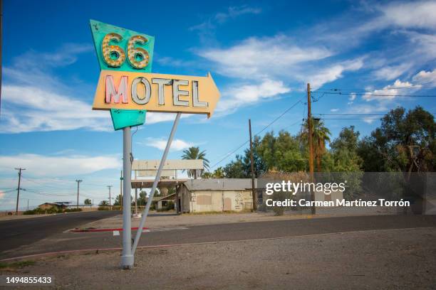 route 66 motel sign, old-fashioned neon light motel sign at historical route 66, california, usa. - motel 66 stock pictures, royalty-free photos & images