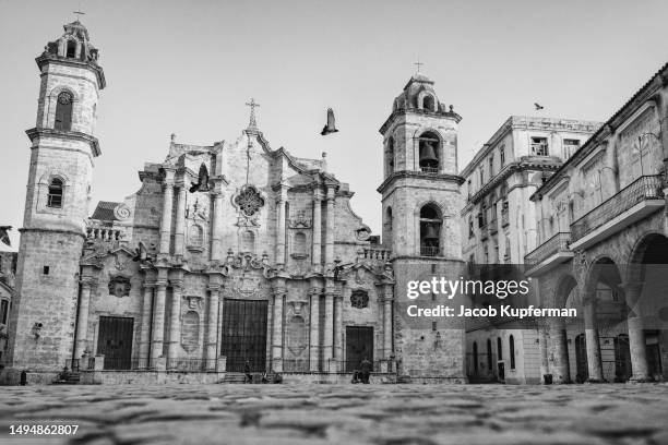 old havana district, cathedral square, cuba - antilles stockfoto's en -beelden