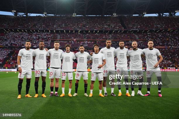 Alex Telles, Fernando, Ivan Rakitic, Bryan Gil, Jesus Navas, Oliver Torres, Loic Bade, Yousseff En-Nesyri, Nemanja Gudelj and Lucas Ocampos warm up...