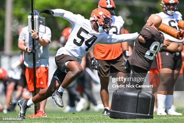 Ogbonnia Okoronkwo of the Cleveland Browns runs a drill during the Cleveland Browns OTAs at CrossCountry Mortgage Campus on May 31, 2023 in Berea,...