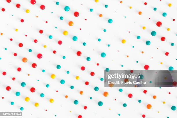 multi-colored spheres pattern on white dotted background - 3d-dot-pattern stock pictures, royalty-free photos & images
