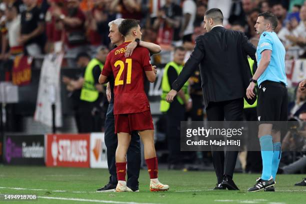 Jose Mourinho, Head Coach of AS Roma, embraces Paulo Dybala of AS Roma as they leave the pitch after being substituted during the UEFA Europa League...
