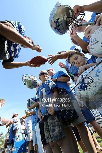 Tony Scheffler of the Detroit Lions signs autographs after the morning practice session on July 29, 2012 in Allen Park, Michigan.