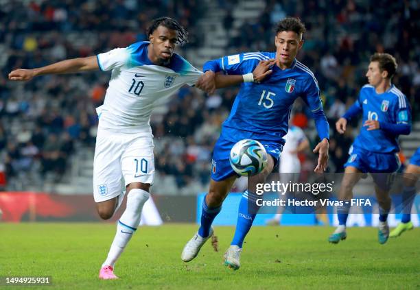 Carney Chukwuemeka of England and Alessandro Ontanarosa of Italy compete for the ball during a FIFA U-20 World Cup Argentina 2023 Round of 16 match...