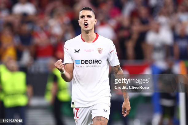 Erik Lamela of Sevilla FC celebrates scoring the team's second penalty in the penalty shoot out during the UEFA Europa League 2022/23 final match...