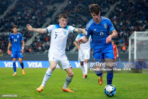 Alfie Devine of England and Cesare Casadei of Italy compete for the ball during a FIFA U-20 World Cup Argentina 2023 Round of 16 match between...