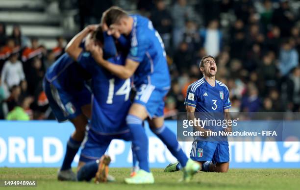 Riccardo Turicchia of Italy celebrates next to his teammates after winning the FIFA U-20 World Cup Argentina 2023 Round of 16 match between England...
