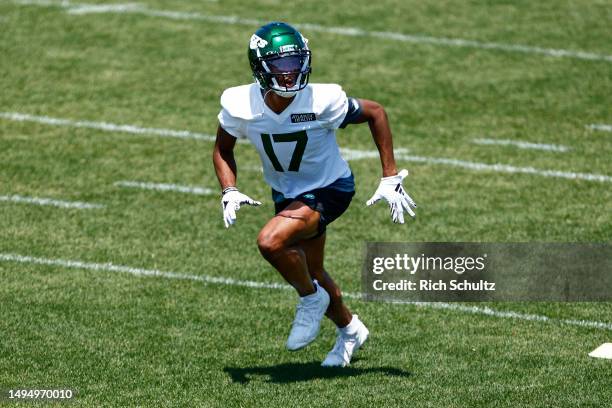 Garrett Wilson of the New York Jets runs a play during the teams OTAs at Atlantic Health Jets Training Center on May 31, 2023 in Florham Park, New...