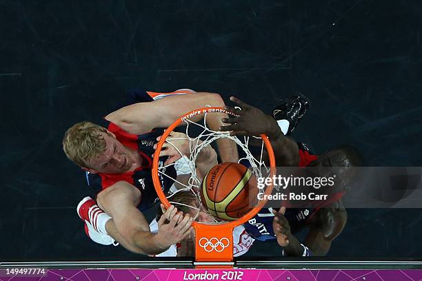 Andrey Kirilenko of Russia dunks the ball against Dan Clark and Pops Mensah-Bonsu of Great Britain during their Men's Basketball Game on Day 2 of the...