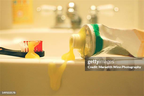 Toothpaste Drizzle Toothpaste Spill Photos and Premium High Res Pictures - Getty Images