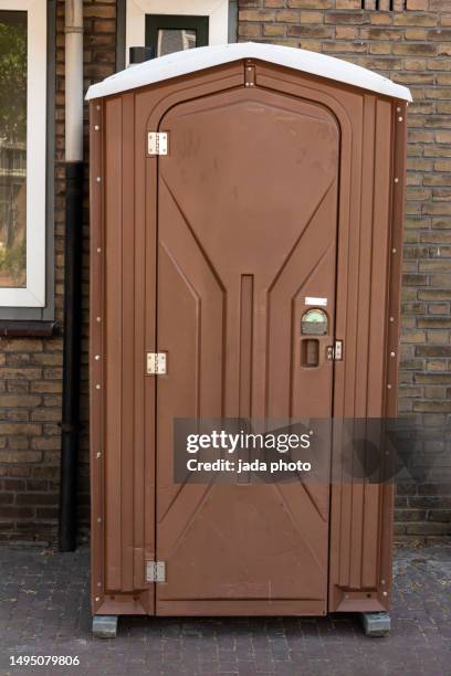 public toilet unit is outside on the street - mietklo stock-fotos und bilder