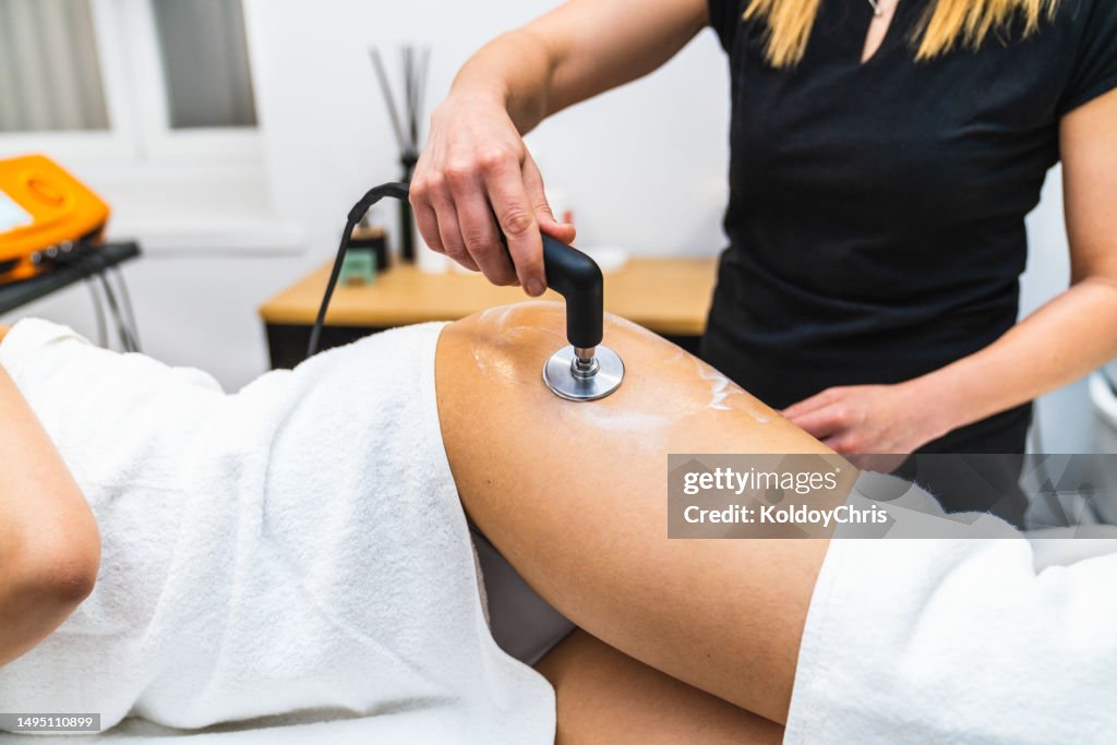 Revitalizing Radiofrequency Therapy: Firming, Smoothing, and Rejuvenating Skin on a Physiotherapy Clinic's Treatment Bed