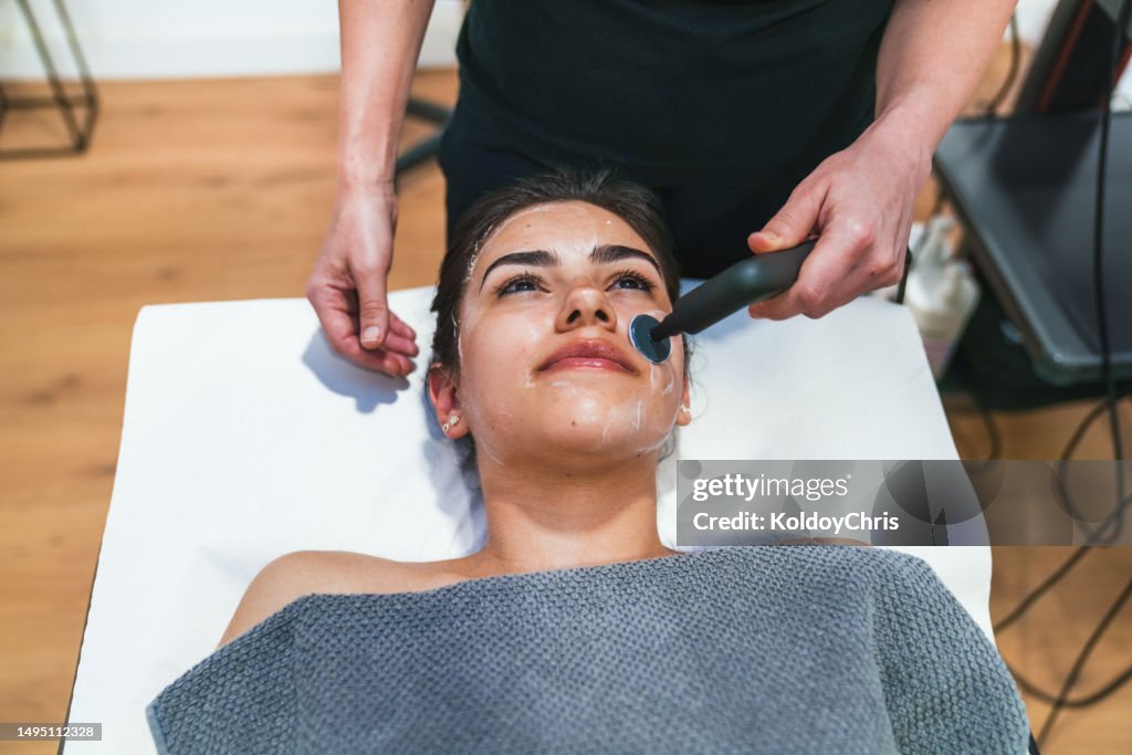 Revitalizing Radiofrequency Treatment: Fisioterapist boosting collagen, elastin for tighter skin, reducing sagging, cellulite & wrinkles.