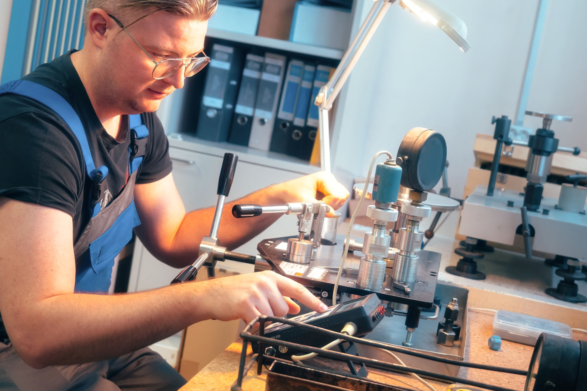 technician repairing device