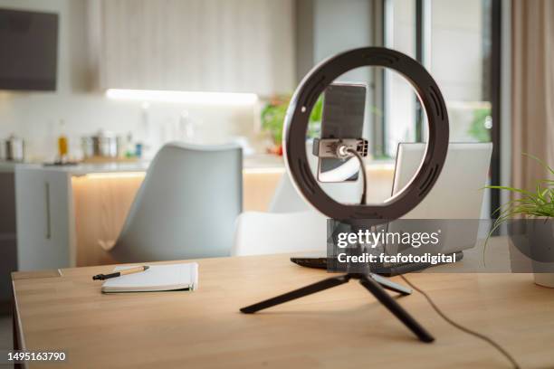 ring light and mobile phone on the table ready for recording new video at home - vlogger stockfoto's en -beelden