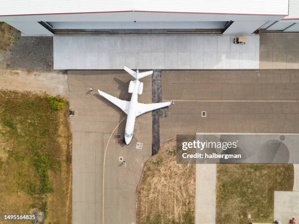 top down shot of private jet on runway - airport tarmac stock pictures, royalty-free photos & images