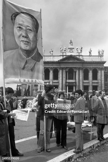 Marchers hold up a large banner on Festa dei Lavoratori , Rome, Italy, May 1, 1978.