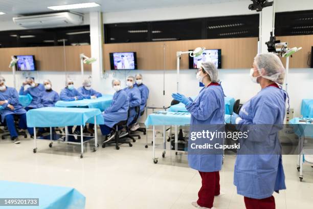 medicine students in a practical classroom - cirurgia stock pictures, royalty-free photos & images