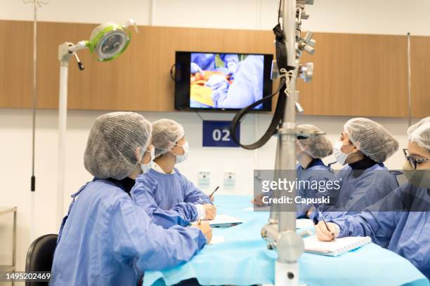 medical students having an autopsy class - cirurgia stock pictures, royalty-free photos & images