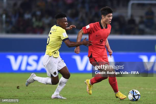 Oscar Zambrano of Ecuador battles for the ball with Lee Youngjun of Korea Republic during a FIFA U-20 World Cup Argentina 2023 Round of 16 match...