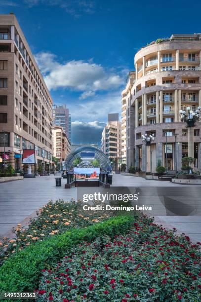 hyusisayin poghota pedestrian street scene, yerevan, armenia - peatón stock pictures, royalty-free photos & images