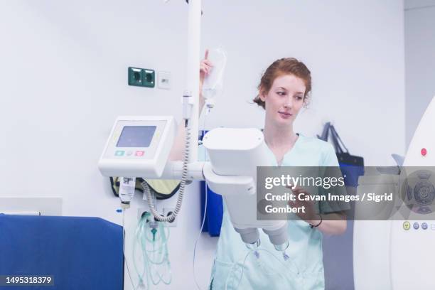 Nurses Using Machines 381 Nurse Working Machine Stock Photos, High-Res Pictures, and Images ...