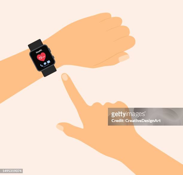 menschliche hand trägt smartwatch, die die herzfrequenz auf dem bildschirm anzeigt. tragbare technologie - taking pulse stock-grafiken, -clipart, -cartoons und -symbole