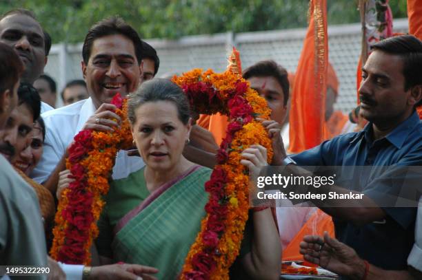 Congress President Sonia Gandhi being garlanded at the launch of Mahirshi Balmiki Yatra in New Delhi on Monday, October 17, 2005.