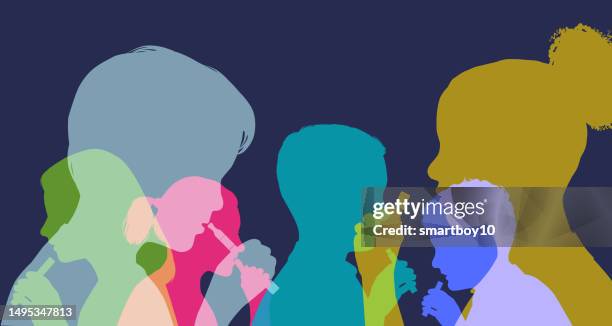 ilustraciones, imágenes clip art, dibujos animados e iconos de stock de niños que usan cigarrillos electrónicos o vaporizadores - joven