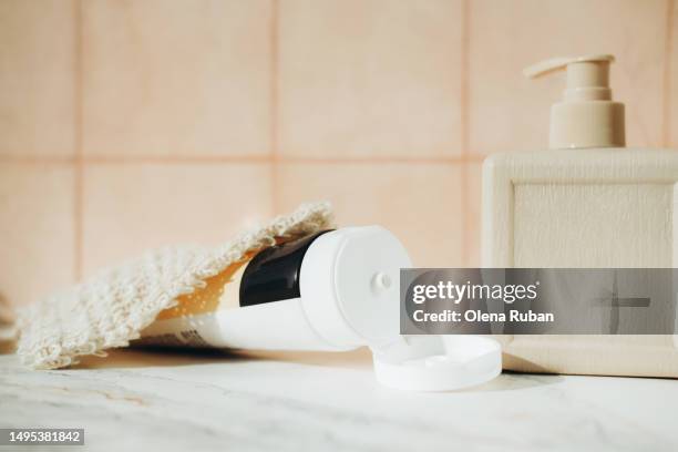 Tooth Rag 4,722 Toothpaste Bathroom Stock Photos, High-Res Pictures, and Images ...