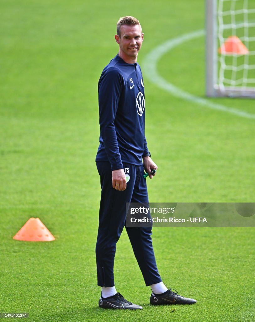 Stroot Tommy Stroot, Head Coach of VfL Wolfsburg, reacts during a training ...