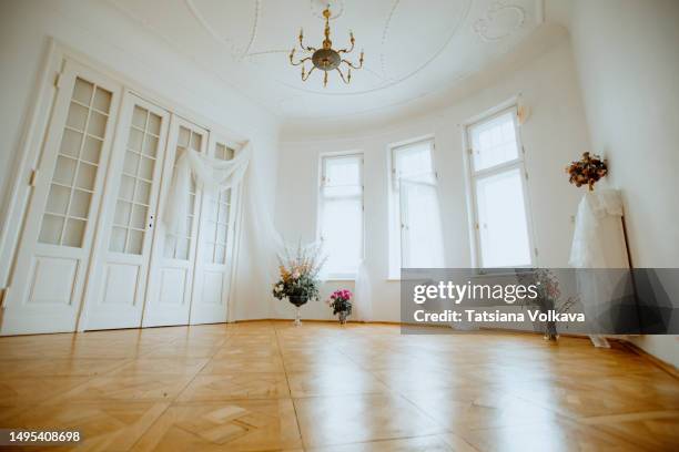 brightly lit room with white walls and ceiling, parquet floor and big windows - wooden floor low angle stock pictures, royalty-free photos & images