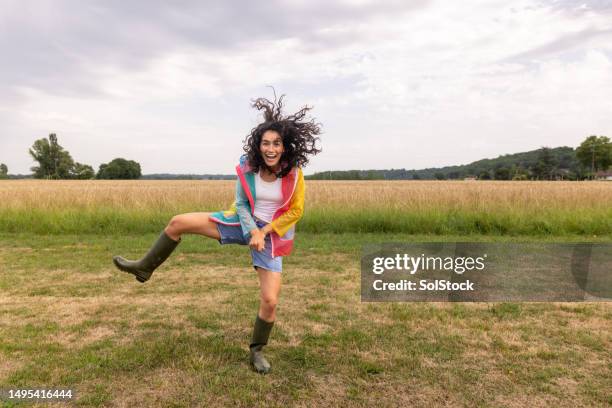 dancing daydreamer - dancing funny carefree woman stock pictures, royalty-free photos & images