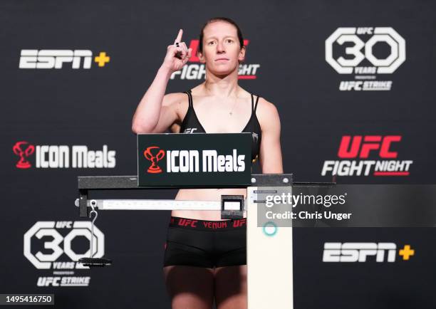 Alise Reed Elise Reed Photos and Premium High Res Pictures - Getty Images