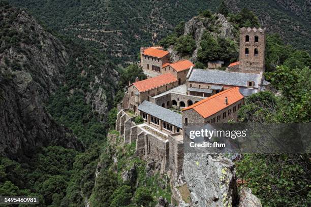 abbey of saint-martin-du-canigou (pyrenees, france) - canigou stock pictures, royalty-free photos & images