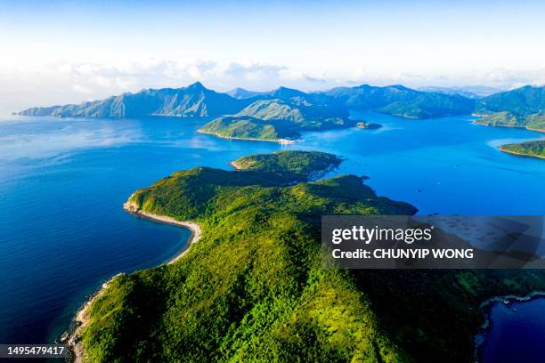 drone view of a seascape of tap mun or grass island where is located in sai kung - blue bay stockfoto's en -beelden