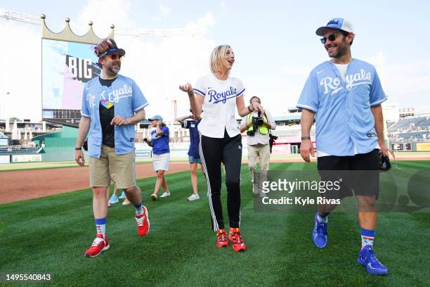 Jason Sudeikis, Heidi Gardner and Paul Rudd walk off the field in the Celebrity Softball game during the Big Slick Celebrity Weekend benefitting...