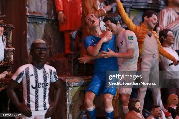 The biting incident between Luis Suarez and Giorgio Chiellini in the FIFA 2014 World Cup is represented in figurines as SSC Napoli fans and retailers...