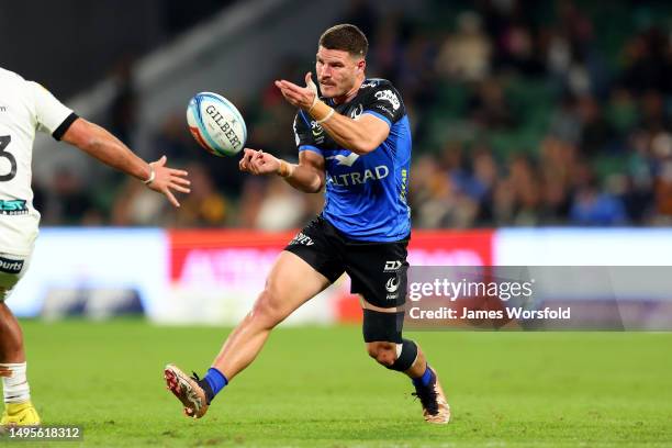 Max Burey of the Force passes the ball across during the round 15 Super Rugby Pacific match between Western Force and Chiefs at HBF Park, on June 03...