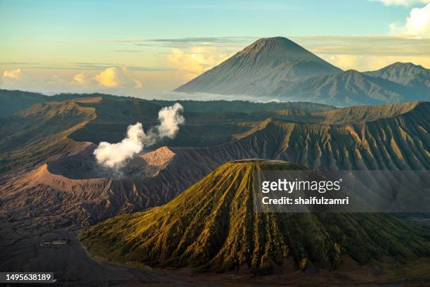 majestic morning glow at bromo mountain's, one of mesmerizing beauty in indonesia - bromo crater fotografías e imágenes de stock