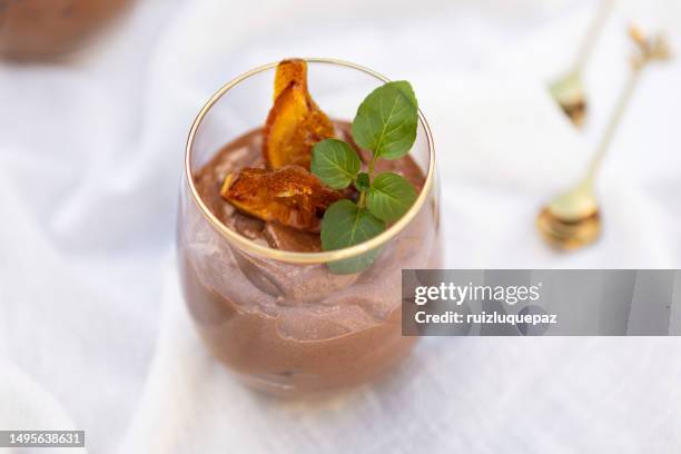 chocolate mousse with caramelized oranges - chocolate mousse stock pictures, royalty-free photos & images