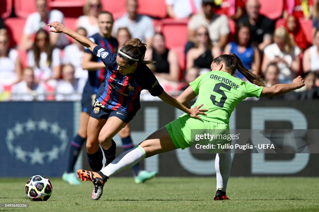 Aitana Bonmati of FC Barcelona is challenged by Lena Oberdorf of VfL