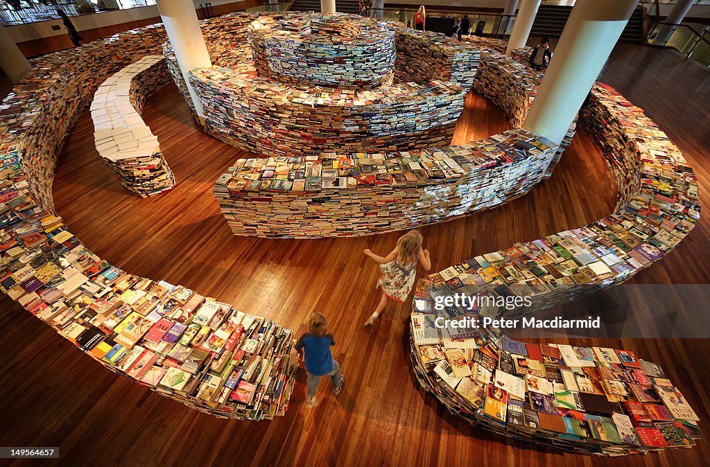 Brazilian Artists Create Labyrinth Using 250,000 Books