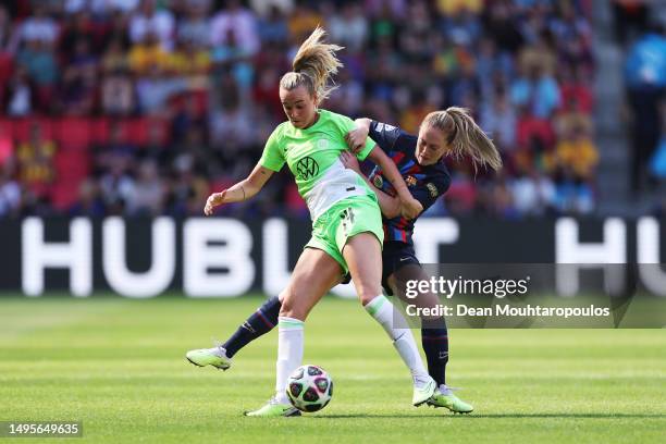 Jill Roord of VfL Wolfsburg battles for possession with Keira Walsh of FC Barcelona during the UEFA Women's Champions League final match between FC...