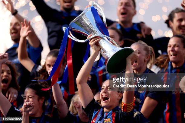 Alexia Putellas of FC Barcelona lifts the UEFA Women's Champions League Trophy during the UEFA Women's Champions League final match between FC...