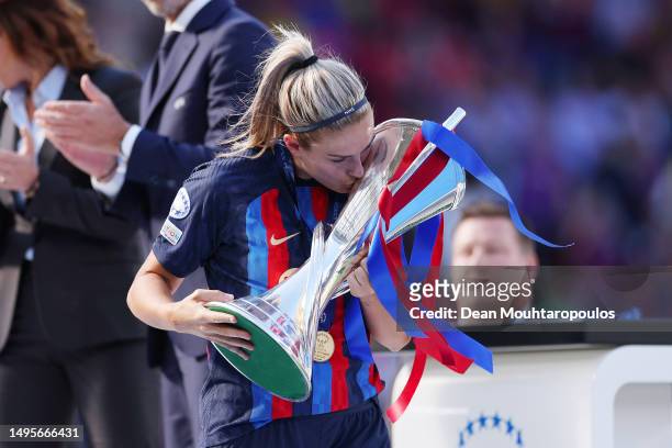 Alexia Putellas of FC Barcelona kisses the UEFA Women's Champions League Trophy after the team's victory during the UEFA Women's Champions League...