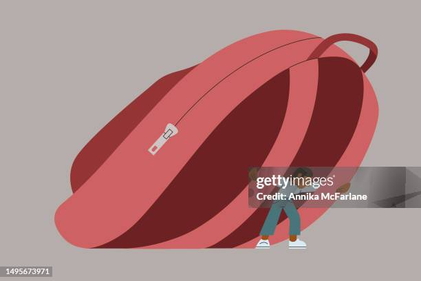 eine junge studentin trägt einen großen rucksack, der studentenschulden darstellt - schwer stock-grafiken, -clipart, -cartoons und -symbole