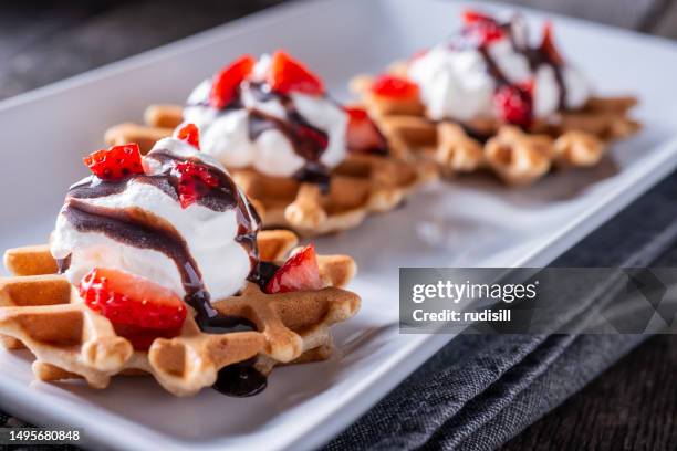 strawberry chocolate waffles - waffle stock pictures, royalty-free photos & images